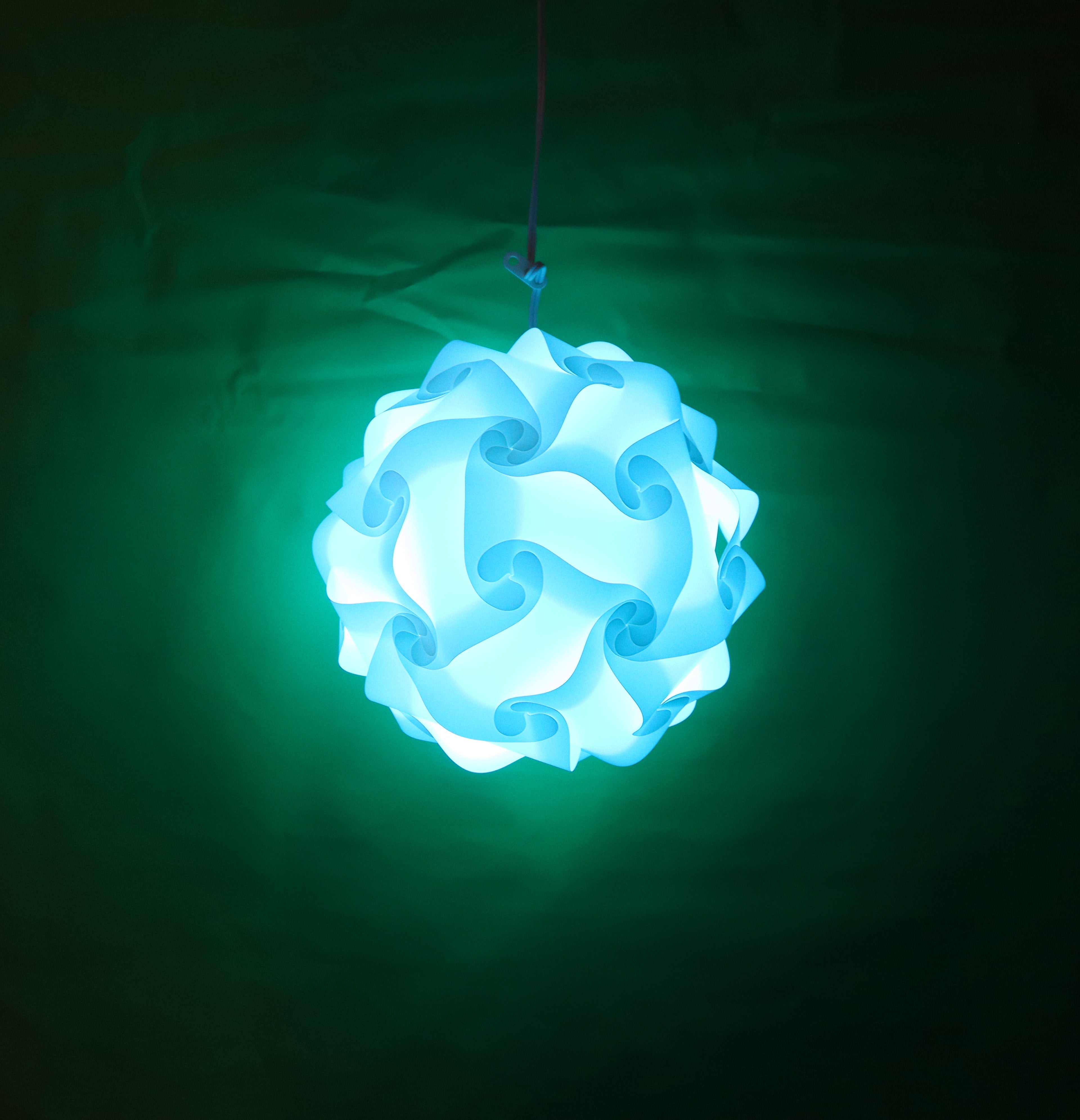 White Color Changing Ball Linked Vinyl Lamp