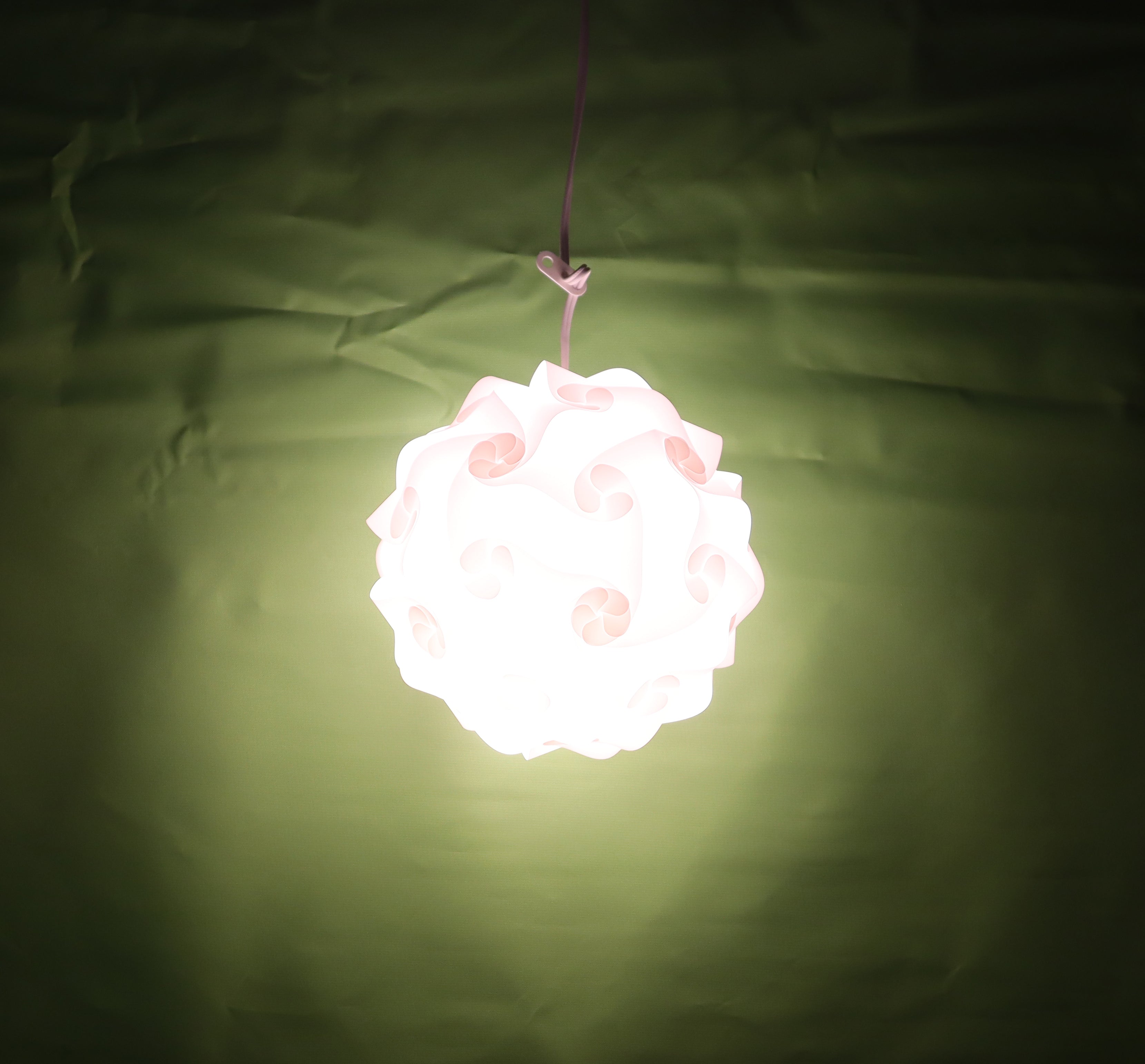 White Color Changing Ball Linked Vinyl Lamp