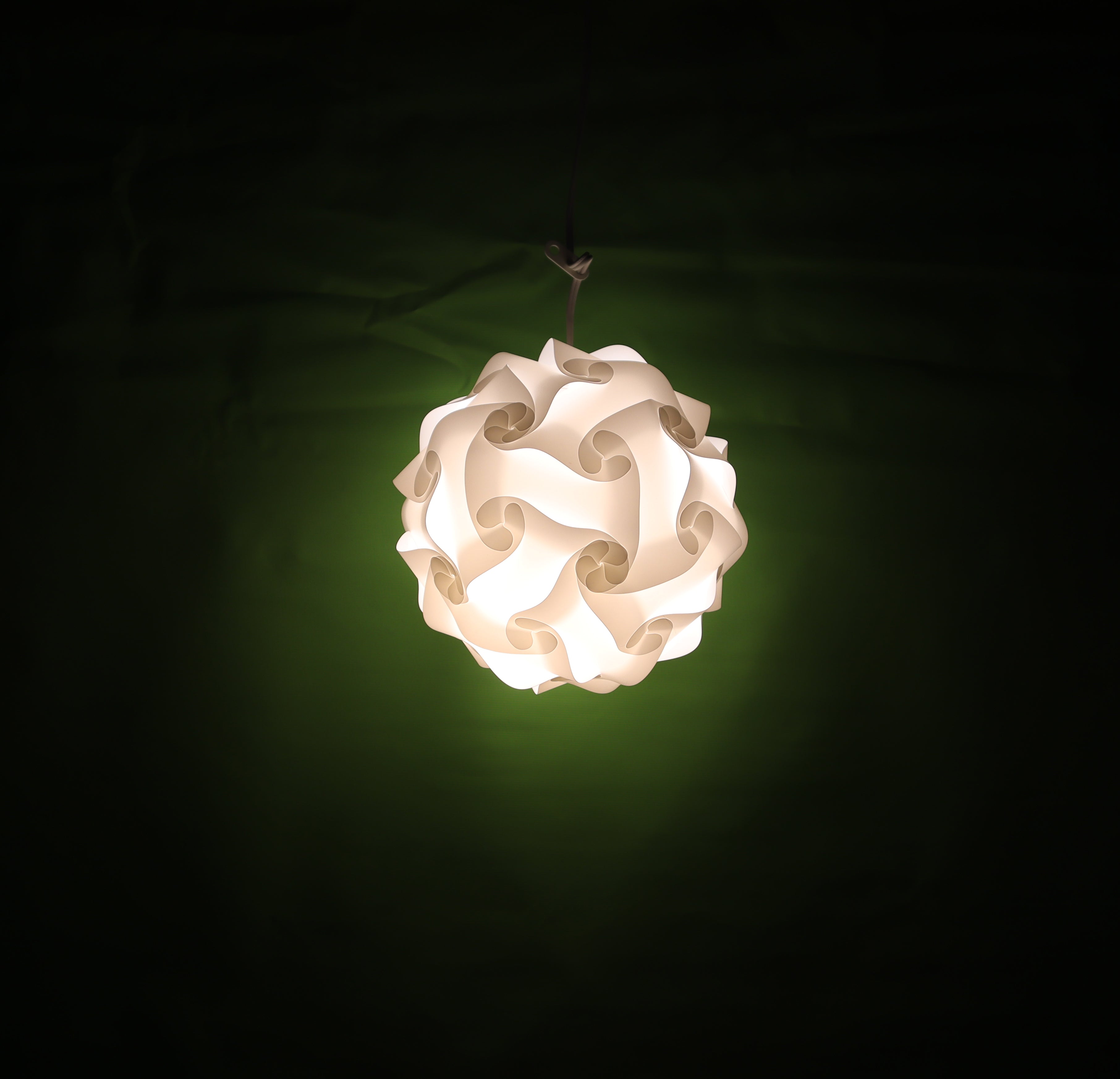 White Color Changing Ball Linked Vinyl Lamp