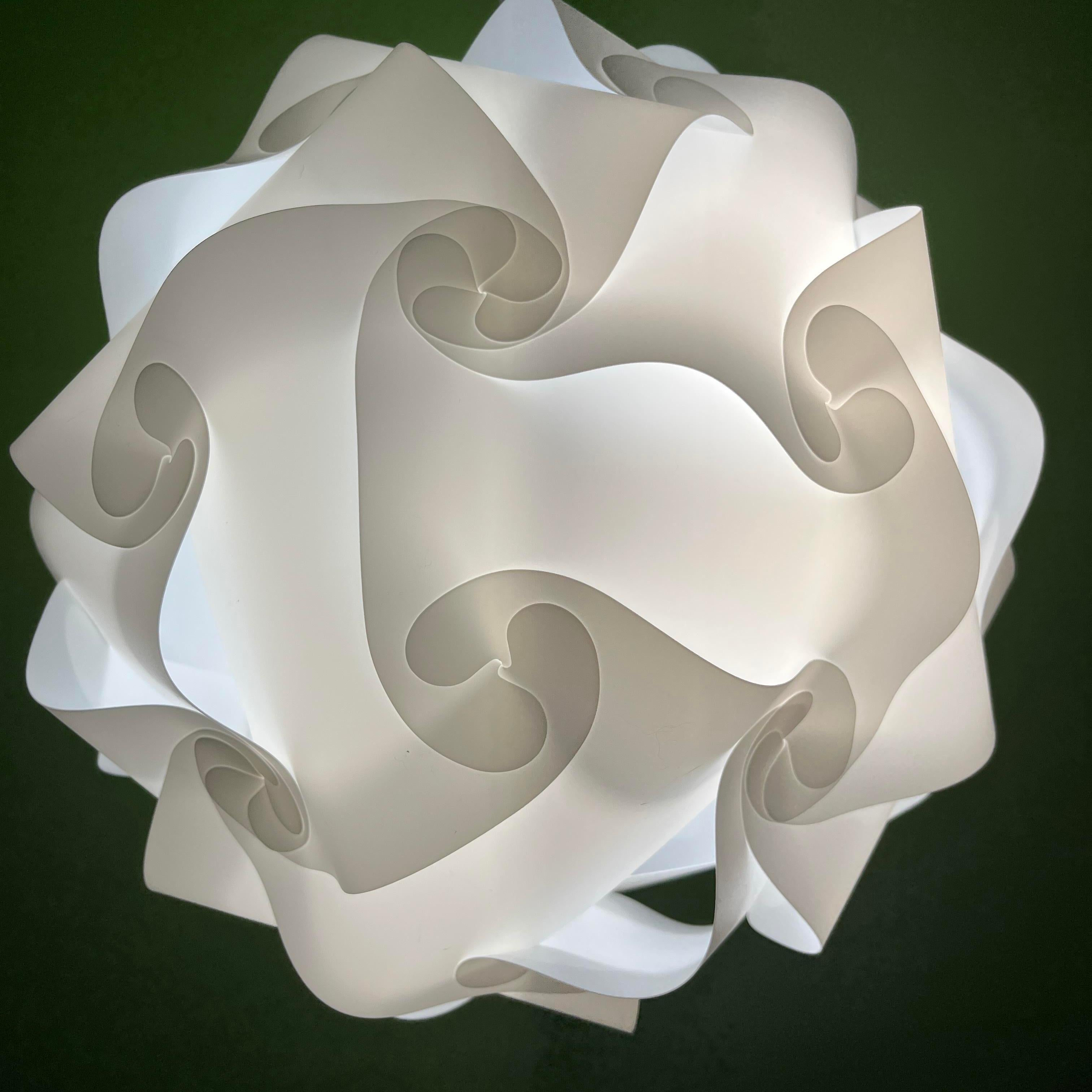White Color Changing Ball Linked Vinyl Lamp